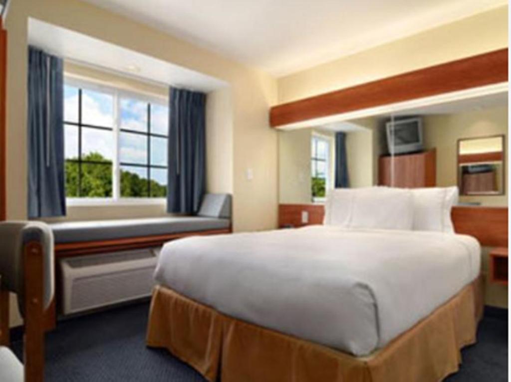 Microtel Inn & Suites Huntsville Phòng bức ảnh
