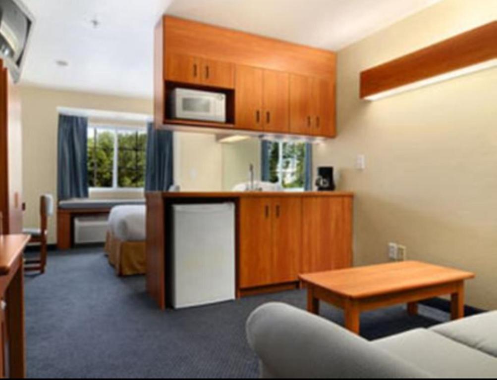 Microtel Inn & Suites Huntsville Phòng bức ảnh